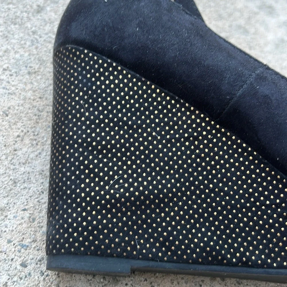 Torrid Women's Black Faux Suede Gold Stud Ankle Strap Peep Toe Wedge Heel Size 9